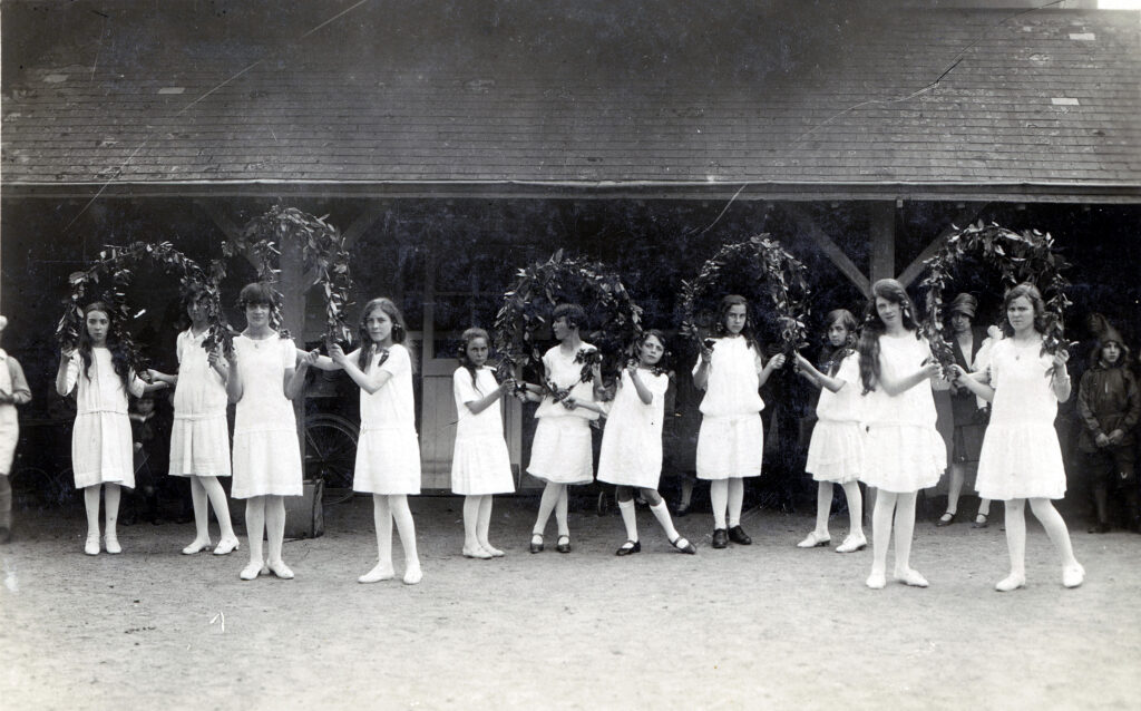 1926-1927 Fête Ecole public les Filles -Coussidière 09