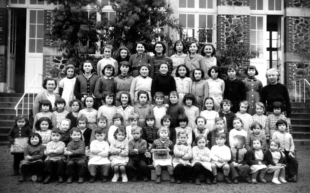 1952-1953 Ecole public de Filles et maternelle