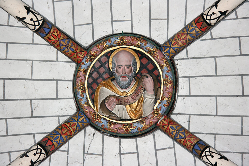 Eglise de la Possonnière - Clef de voute (1)