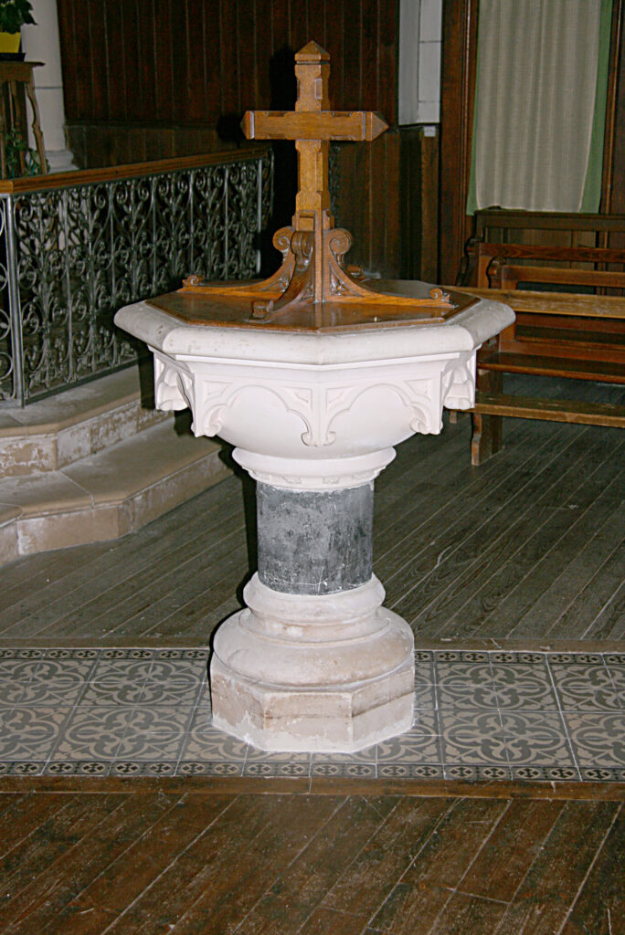 Eglise de la Possonnière - Fontaine Baptismale